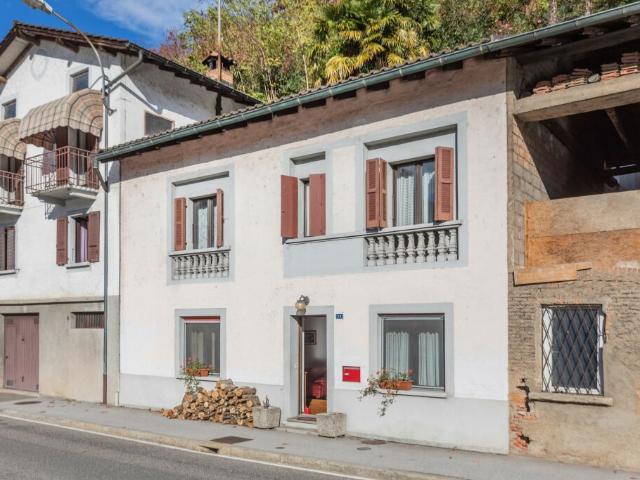 SPLENDIDA CASA DI 3.5 LOCALI CON TERRAZZE A PONTE TRESA