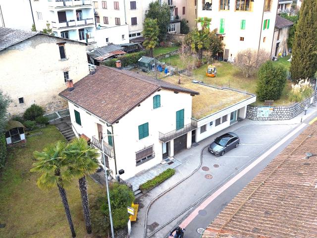 Splendida casa indipendente 7.5 locali con giardino a Cureglia