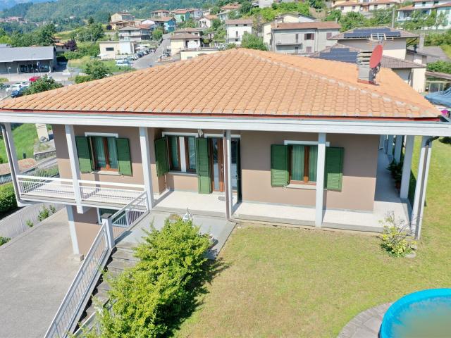 Splendida casa indipendente è stata recentemente ristruttura. 325m² Piazza al Serchio