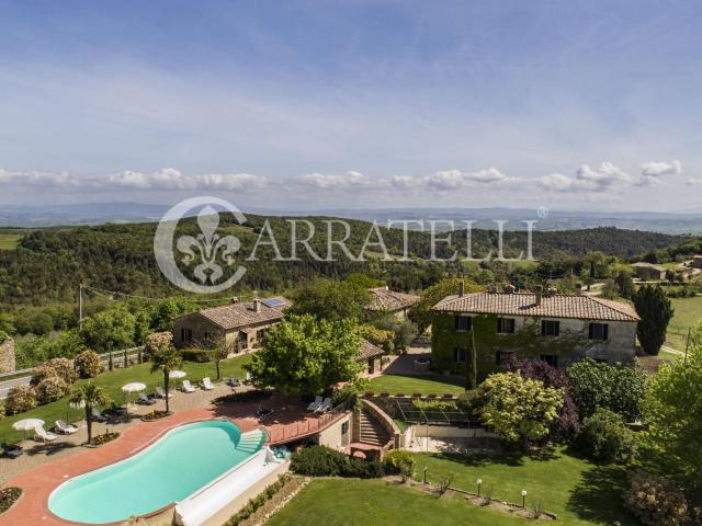 Splendida tenuta agricola con borgo in pietra con agriturism. 2000m² Murlo