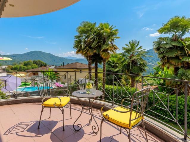 SPLENDIDA VILLA 7.5 LOCALI CON GIARDINO PRIVATO A MONTEGGIO
