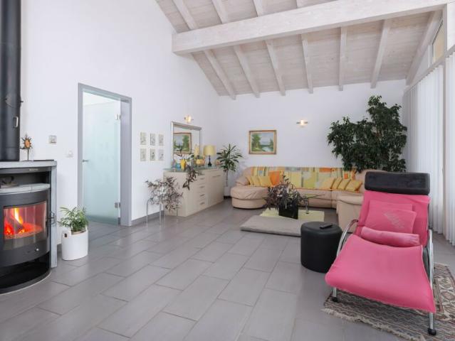 SPLENDIDA VILLA 8.5 LOCALI CON GIARDINO E GROTTO A GIUBIASCO