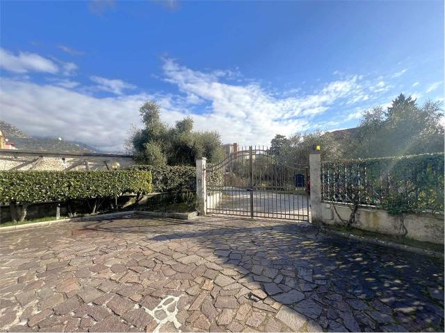 Splendida villa bifamiliare in centro 400m² Sora