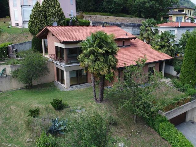 SPLENDIDA VILLA DI 6.5 LOCALI CON GRANDE GIARDINO A BIOGGIO