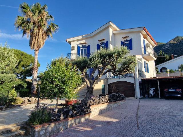 Splendida villa sulla costa settentrionale della Sicilia con. 200m² Trabia