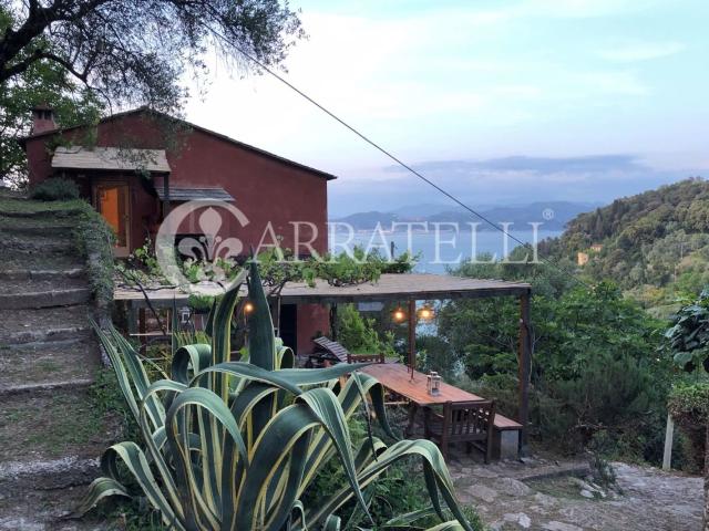Splendida villa padronale con dependance e terreno di 21000. 150m² Portovenere