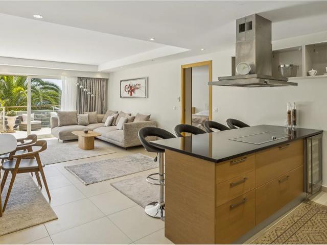 Splendide appartement contemporain d'environ 150 m2, offrant. 150m² Théoule sur Mer