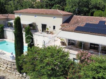 Splendide bastide en campagne avec piscine, charme et tranquillité assurés à Saint Thomé !