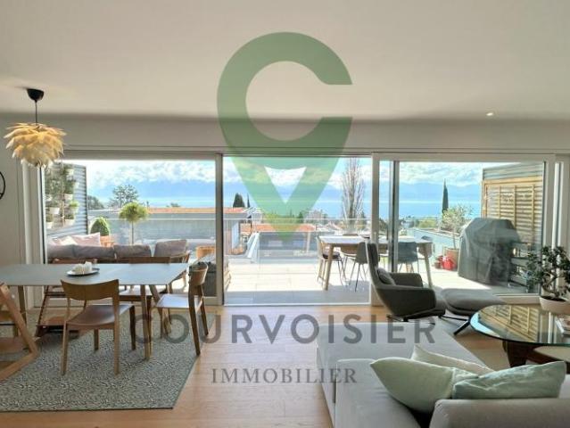 Splendide duplex de 4.5 pièces avec vue panoramique sur le lac