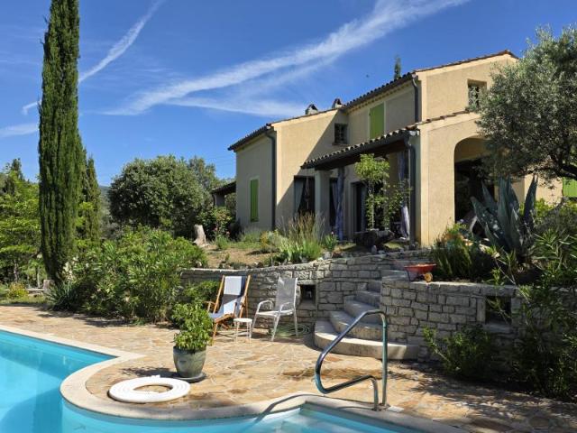 SPLENDIDE MAISON AVEC 2 LOGEMENTS ET PISCINE