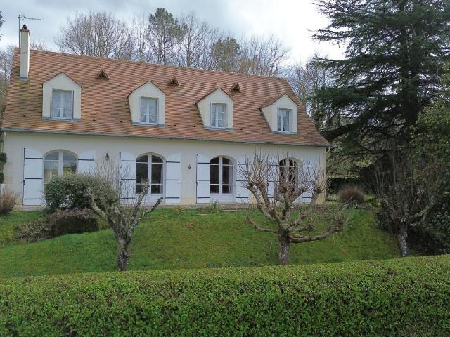 Splendide maison à VERGT Commerces accessibles à pied