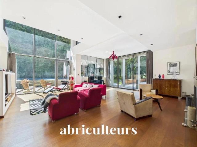 Splendide maison d'architecte dans un écrin de verdure 317. 316m² Nantes