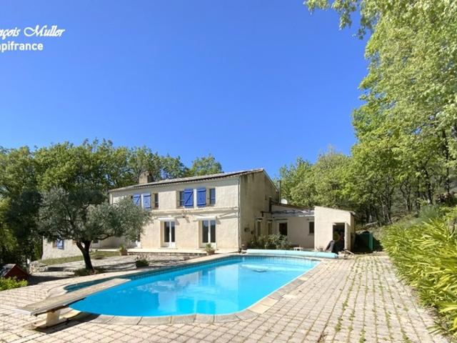 Splendide Propriété de 325 m2 à proximité de Pierrevert, 8800 m2 de terrain