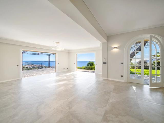 SPLENDIDE VILLA 7 PIECES CANNES CROIX DES GARDES A LOUER VIDE A L'ANNEE