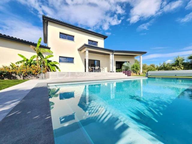 Splendide villa avec vue dominante