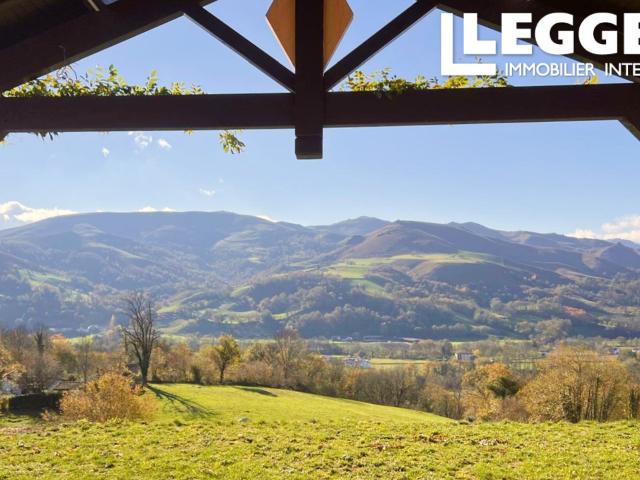 SPLENDIDE VILLA BASQUE PROCHE ST JEAN PIED DE PORT + PISCINE CHAUFFÉE + VUE ÉPOUSTOUFLANTE SUR LES PYRÉNÉES.