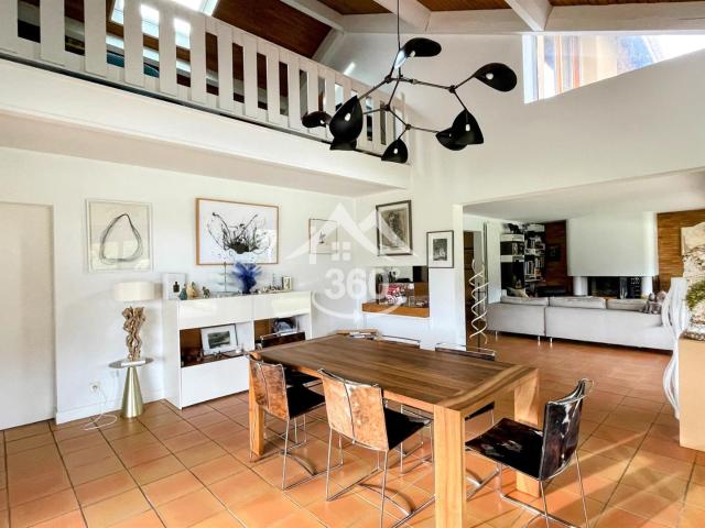 Splendide villa d'architecte de 264m2 proche du centre de Ca. 264m² Casteljaloux