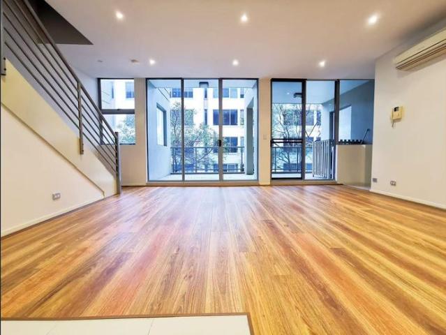 Split level 2 Bedroom Apartment in Prime Location