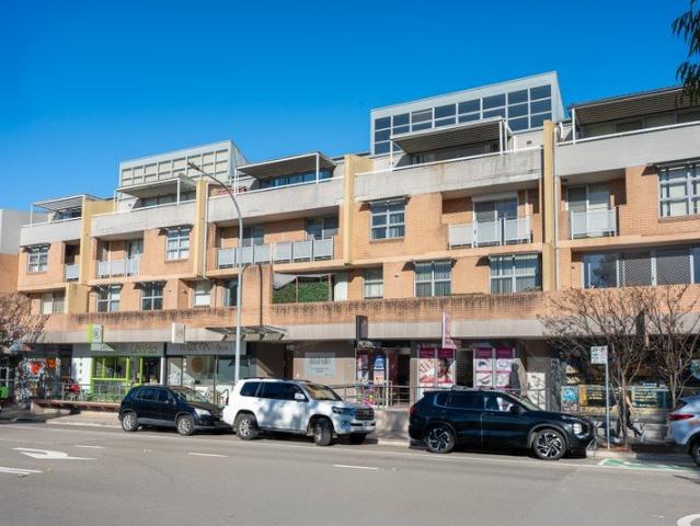 Split Level 2 Bedroom Unit in Prime Location