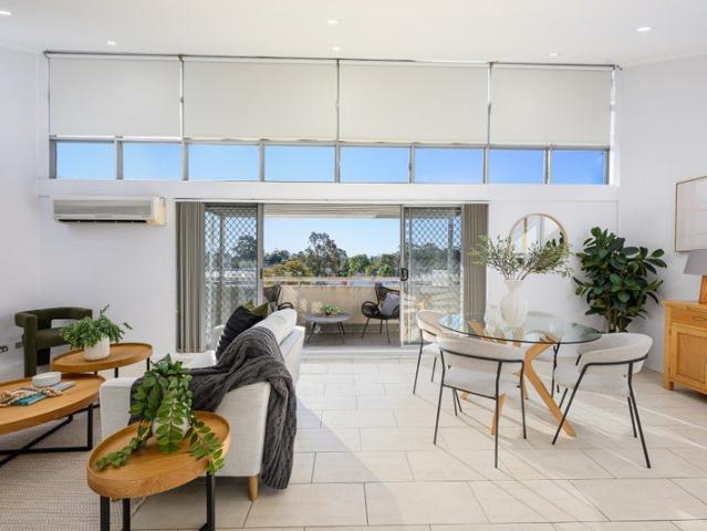 Split Level 2 Bedroom Unit in Prime Location