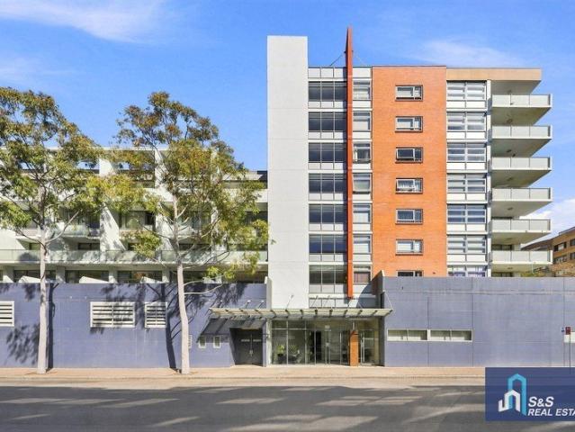 Split Level 2 bedrooms with Dedicated Study