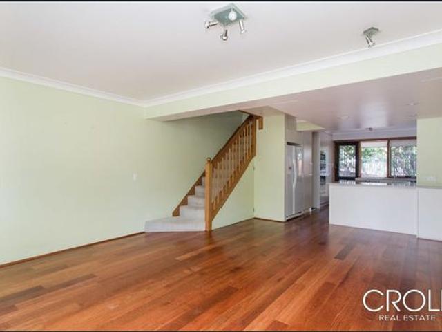 Split Level Townhome. A Must To Inspect