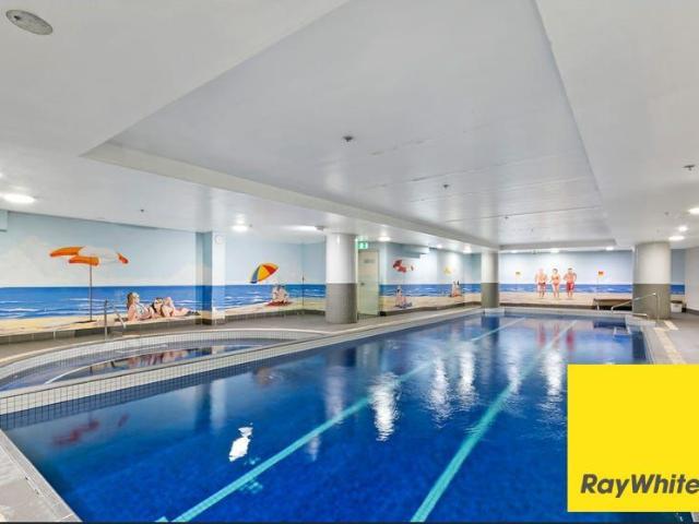 Split level two bedroom apartment at the heart of Sydney CBD for rent!