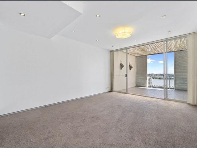 Split Level water views $950 per week