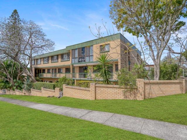 Split Level Central Toowong Apartment