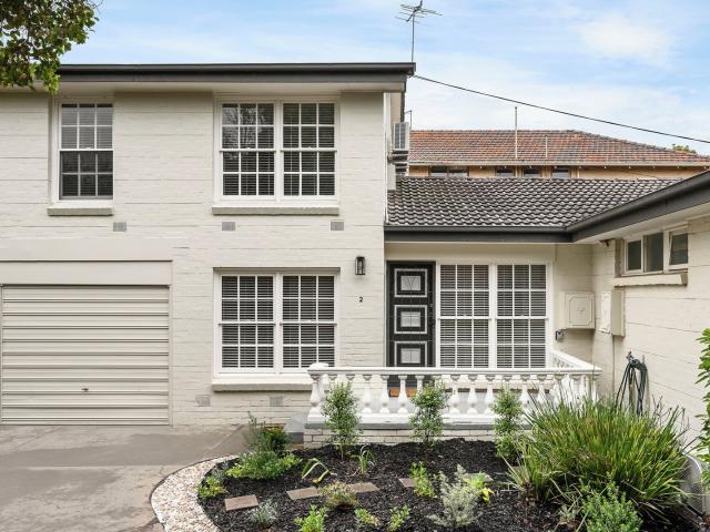 Split Level Colonial Residence in Prize Location