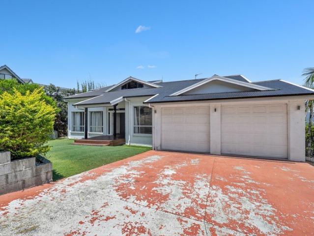 Split Level Family Entertainer with Panoramic Deck Views on Spacious 914m² Block Walk to Shops, Schools & Easy Commute to Newcastle
