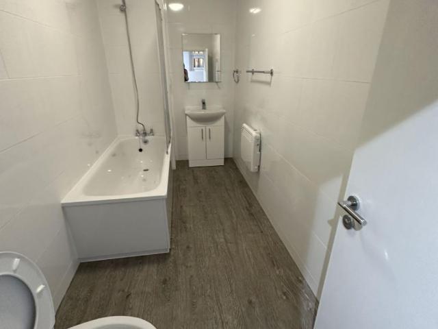 Split level four double bedroom flat