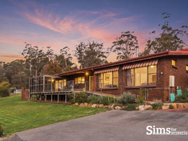 Split Level Home on 1.82ha with Subdivision Potential Riverside