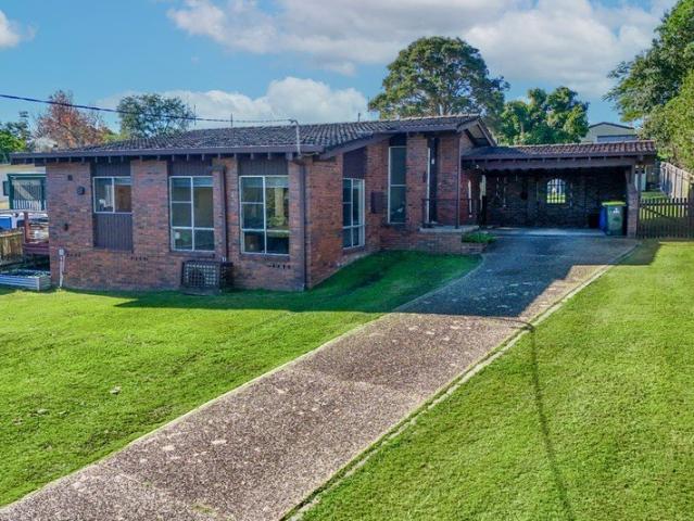 Split Level Living in a Prime East Kempsey Location!