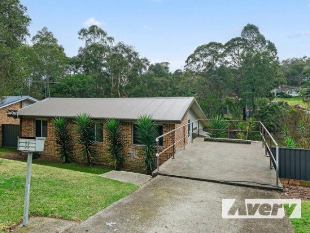 Split Level Living, Walking Distance to the Lake