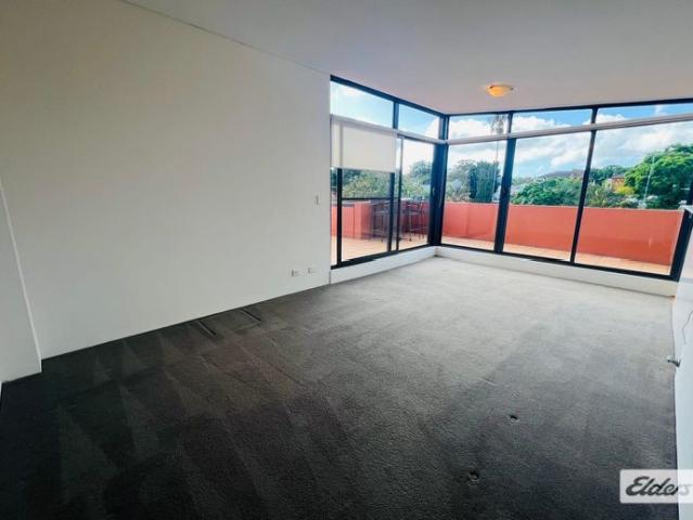 Split level one bedroom unit in heart of Newtown!