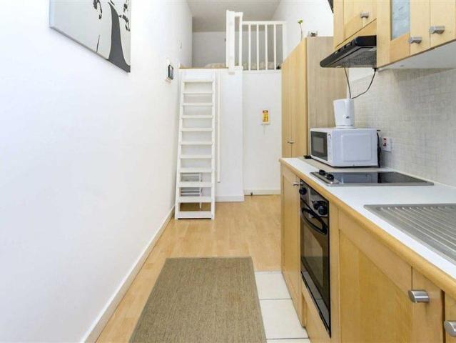 Split Level Studio Near Imperial College