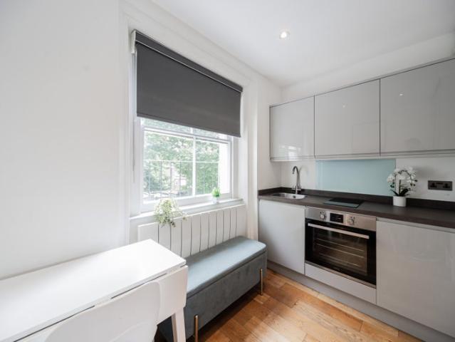 Split Level Studio Wi Fi & Water Included