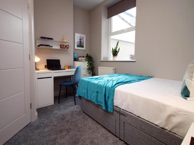 Splott Road, Cardiff 1 bed house to rent £740 pcm £171 pw