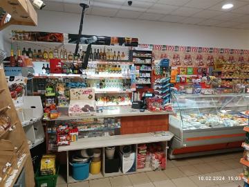 Sprzedaż sklepu 104 m2 z dużym parkingiem i możliwością przejęcia dzierżawy