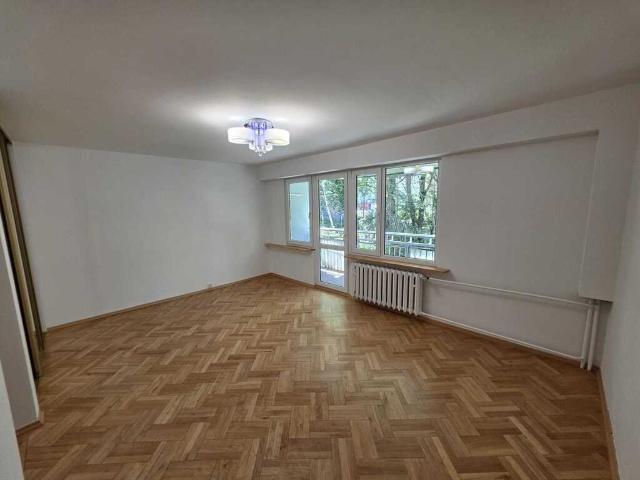 Na sprzedaż 2 pokojowe mieszkanie z balkonem i piwnicą w Grodzisku