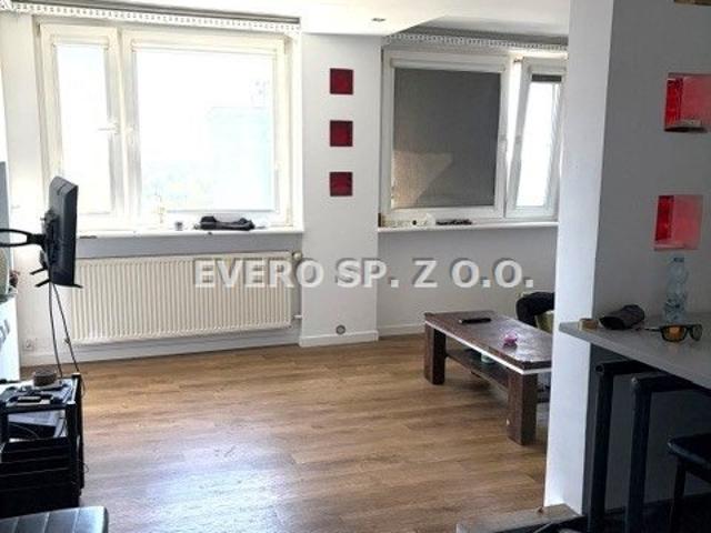 Sprzedam 3 pokojowe mieszkanie 63 m² z panoramicznym widokiem w Krzykach