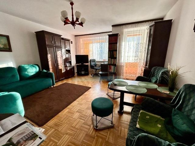 Sprzedam 3 pokojowe mieszkanie 69 m² z balkonem i piwnicą