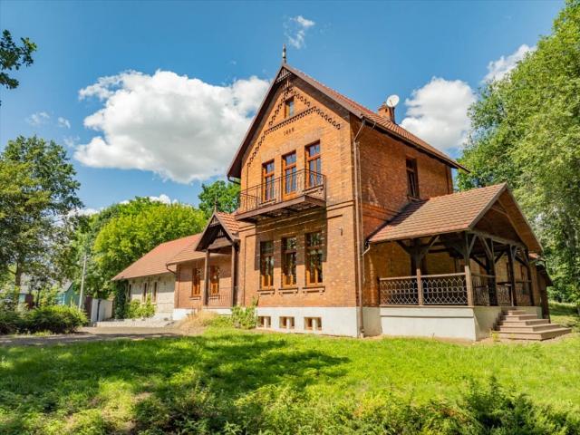 Sprzedam unikatowy dwór z 1896 r. z 1 ha parku w Książniczkach