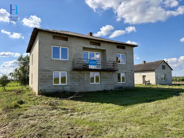 Sprzedam dom 198,66 m² w spokojnej wsi Łazin z dużą działką