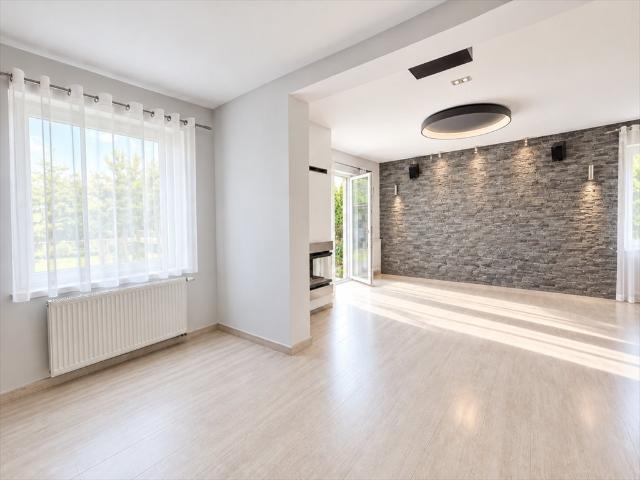 Sprzedam dom 200 m² z dużą działką w Dąbrowie