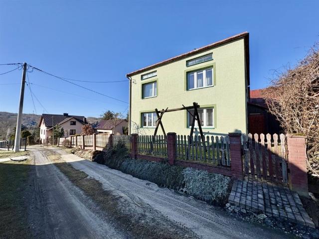 Sprzedam dom 200 m² z garażem i stodołą w Hyżne