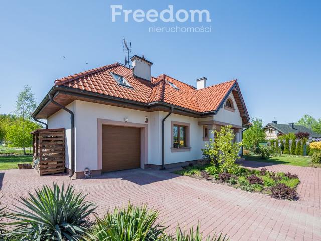 Sprzedam dom 200 m² z ogrodem i garażem w Grądach