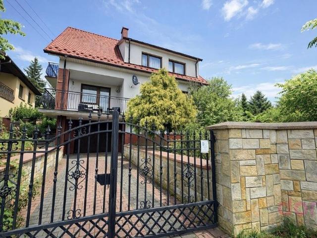 Sprzedam dom 200 m² z ogrodem w Starachowicach