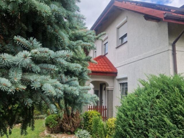 Na sprzedaż dom 202 m² z garażem i ogrodem w Piotrkowie